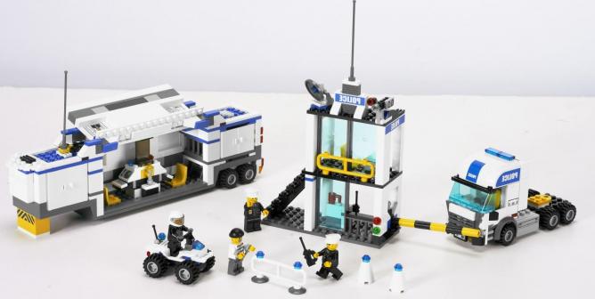 lego-7743-police-command-center-set.jpg